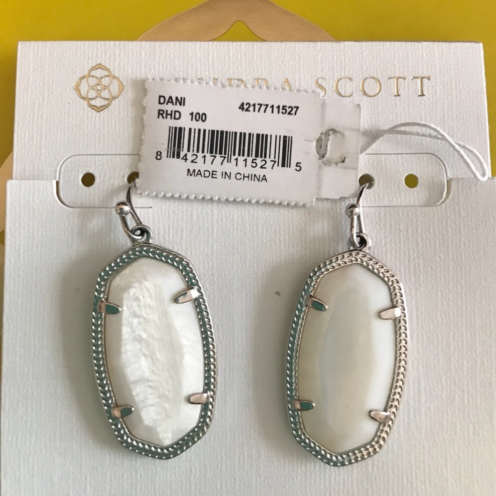 NWT Kendra Scott Dani Earrings White Pearl MOP